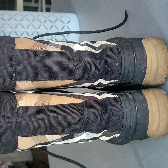 AUTHENTIC Vintage  Burberry Winter Boots - Picture 9 of 12
